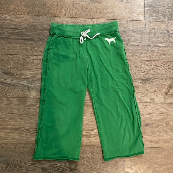 Y2K vibes with these Phi Beta Pink VS Capri sweat pants - Picture 3 of 4